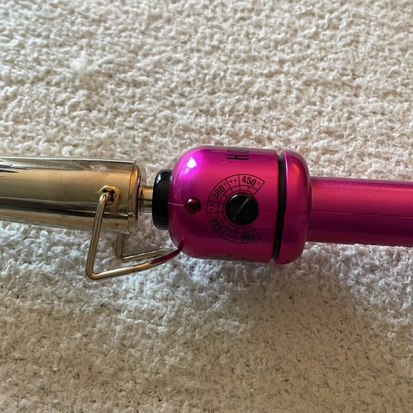 Hot Tools Curling Iron. 1” at base - Picture 2 of 5